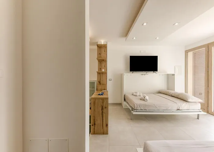 A 50 M Dal Mare * Торре-Сан-Джованни-Удженто